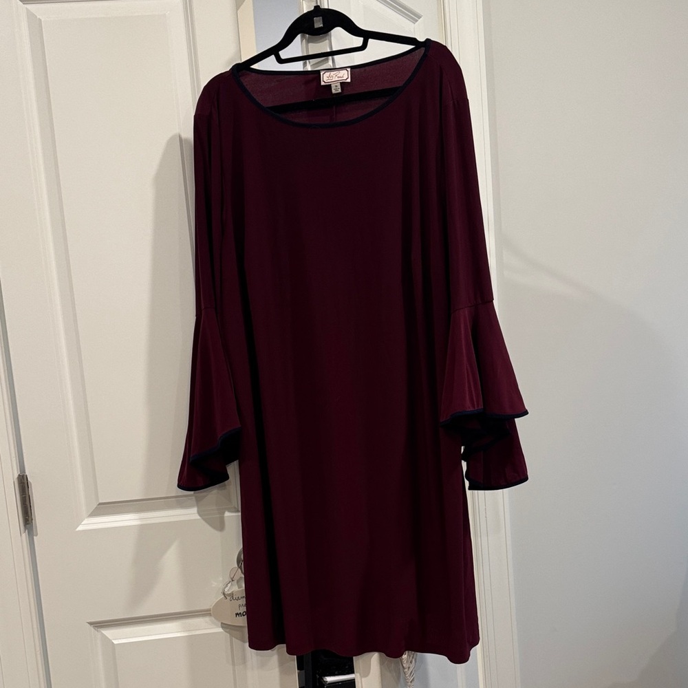 Elegant Burgundy Long Sleeve Dress